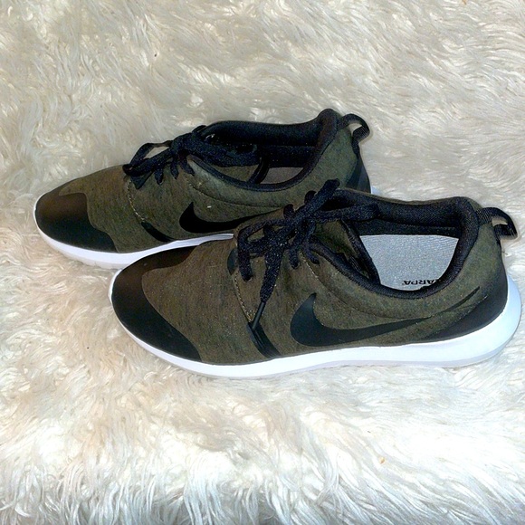 Men’s EUC Sz 13 NIKE ROSHE RUN TECH FLEECE CARGO KHAKI Shoes Sneakers 749658-302 - Picture 1 of 10